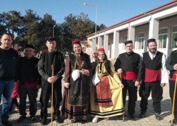 Το έθιμο του φανού αναβίωσε στο δημοτικό σχολείο Δρεπάνου