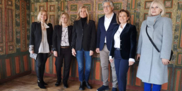 Φωτογραφίες της Μαρέβα Μητσοτάκη από την επίσκεψη της στην Σιάτιστα