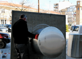 Γρεβενά: Σε υπογειοποίηση απορριμμάτων προχώρησε ο Δήμος – Εγκαταστάθηκαν οι σύγχρονοι κάδοι (Φωτογραφίες)