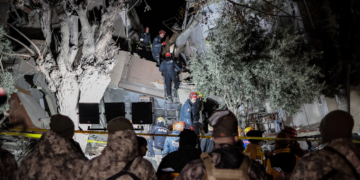 «Κόβουν» την ανάσα τα βίντεο από τους νέους σεισμούς στην Τουρκία: Συνολικά 4 νεκροί και πάνω από 300 τραυματίες