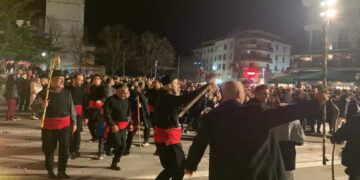 Κοζανίτικη Αποκριά: Συνεχίστηκε το ξεφάντωμα για 2η μέρα το βράδυ της Παρασκευής