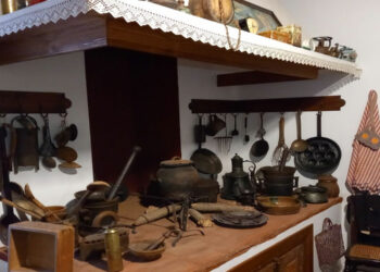 Λαογραφικό Μουσείο Σιάτιστας: Τα σκουπίδια που έγιναν θησαυρός και «ντελάλης» της παράδοσης – Γράφει η Ράνια Στυλιάδου