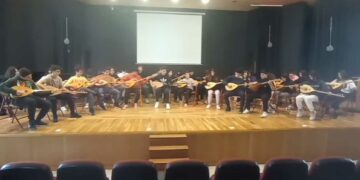 35 ταμπουράδες του Μουσικού Σχολείου Πτολεμαΐδας και το “Τα παιδιά της γειτονιάς σου”-VIDEO