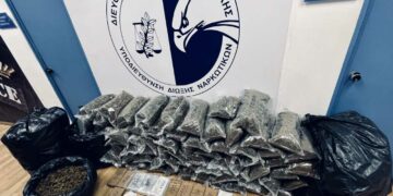 Η ΕΛ.ΑΣ. κατάσχεσε περισσότερα από 17 κιλά κοκαΐνης και 122 κιλά κάνναβης σε ειδική επιχείρηση στην Αττική