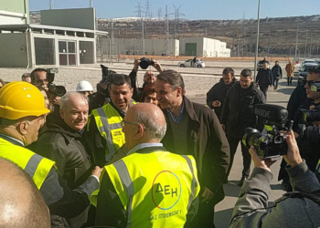 Ο Κυριάκος Μητσοτάκης στην “Πτολεμαΐδα V” – Δείτε βίντεο και Φωτογραφίες από την επίσκεψη του Πρωθυπουργού