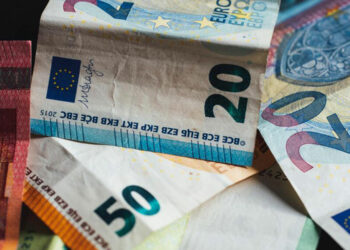 ΟΑΕΔ - ΔΥΠΑ: «Έρχονται» δύο νέα προγράμματα για 20.000 ανέργους με επιδότηση μισθού έως 750 ευρώ