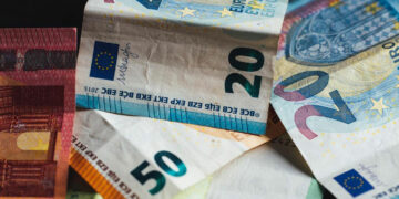 ΟΑΕΔ - ΔΥΠΑ: «Έρχονται» δύο νέα προγράμματα για 20.000 ανέργους με επιδότηση μισθού έως 750 ευρώ