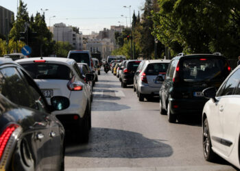 «Ψαλίδι» σε τέλη κυκλοφορίας και ασφάλιστρα φέρνει ο νέος ΚΟΚ για όσους δεν τρώνε κλήσεις