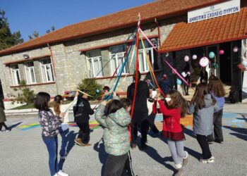 Με αποκριάτικους παραδοσιακούς χορούς, φαγητό και πολύ κέφι η Τσικνοπέμπτη στο Δημοτικό Σχολείο και Νηπιαγωγείο Πύργων