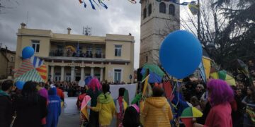 Με παλμό, πολύ χιούμορ και μεγάλη συμμετοχή, η παρέλαση της Κοζανίτικης Αποκριάς
