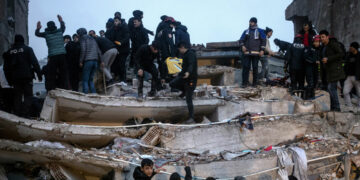 Σεισμός στην Τουρκία: Αγγίζουν τους 1000 οι νεκροί από τα 7,8 Ρίχτερ - Συγκλονιστικά βίντεο - Κατέρρευσαν 2.800 κτήρια