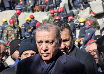 Σεισμός στην Τουρκία: «Μην έρθεις εδώ να ζητήσεις ψήφους» - Αντιμέτωπος με την οργή σεισμοπαθών ο Ερντογάν