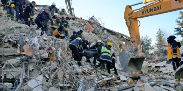 Τουρκία: Η ΕΜΑΚ έκανε ξανά το θαύμα της -Απεγκλώβισε ζωντανή 20χρονη