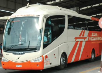 Σοβαρό επεισόδιο: Κατέβασαν στο δρόμο και πλάκωσαν στο ξύλο οδηγό λεωφορείου των ΚΤΕΛ Θεσσαλονίκης