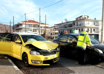 Σοβαρό τροχαίο στην Καστοριά με ταξί που μετέφερε μαθητές (Φωτογραφίες)