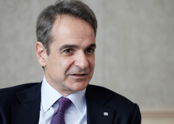 Στην Αίθουσα Τέχνης Κοζάνης η ομιλία Μητσοτάκη - Βόλτα στην πλατεία της Πτολεμαΐδας