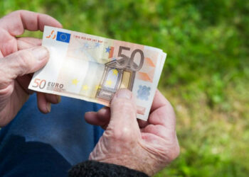 Χατζηδάκης: 100 ευρώ καθαρά ανά μήνα για επικουρικές συντάξεις που δεν έχουν εκδοθεί ως 15/3 – Γενναία αύξηση στον κατώτατο