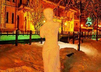 Φλώρινα: Φοιτητής Καλών Τεχνών έφτιαξε τη… θεά Αφροδίτη από χιόνι!!!