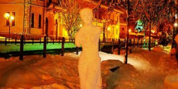 Φλώρινα: Φοιτητής Καλών Τεχνών έφτιαξε τη… θεά Αφροδίτη από χιόνι!!!