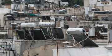 Ηλιακοί θερμοσίφωνες: Πότε ξεκινούν οι αιτήσεις, οι δικαιούχοι
