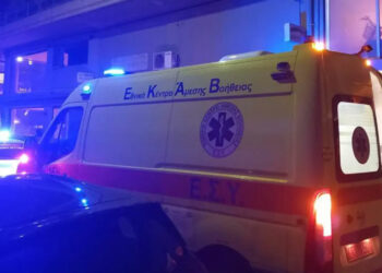 Θρήνος στα Τρίκαλα: Γυναίκα αναζητούσε τη μητέρα της και την βρήκε νεκρή - Είχε πέσει από τον 3ο όροφο