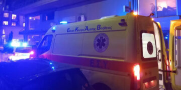 Θρήνος στα Τρίκαλα: Γυναίκα αναζητούσε τη μητέρα της και την βρήκε νεκρή - Είχε πέσει από τον 3ο όροφο