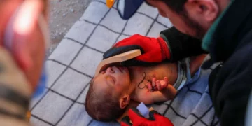 Τουρκία: Μωράκι 20 ημερών σώθηκε μετά από 60 ώρες – Κρατούσε μία τούφα από τα μαλλιά της μητέρας του