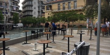 Πόλεμος για τραπεζοκαθίσματα της πλατείας στην Κοζάνη- Πυρά της αντιπολίτευσης για τις αποφάσεις της δημοτικής αρχής