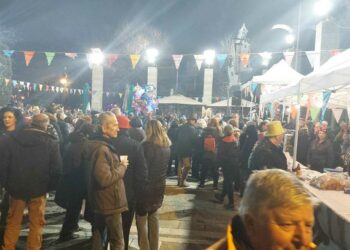 Βούλιαξε από κόσμο η Κεντρική Πλατεία της Πτολεμαΐδας (ρεπορτάζ της Κούλας Πουλασιχίδου)