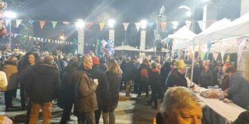 Βούλιαξε από κόσμο η Κεντρική Πλατεία της Πτολεμαΐδας (ρεπορτάζ της Κούλας Πουλασιχίδου)