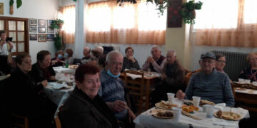 Β’ ΚΑΠΗ Πτολεμαΐδας: Με τραγούδια, χορό και φαγητό γιόρτασαν την Τσικνοπέμπτη