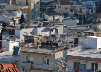 Voucher έως 1.000 ευρώ για αγορά ηλιακού - Τι ισχύει για τον ηλεκτρικό θερμοσίφωνα