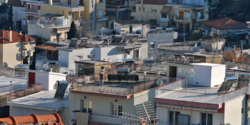 Voucher έως 1.000 ευρώ για αγορά ηλιακού - Τι ισχύει για τον ηλεκτρικό θερμοσίφωνα