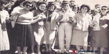 Φιλική νεανική παρέα στο Εξωκλήσι Αγίας Παρασκευής, στο χωριό, Άγιος Χριστόφορος, το 1956– Από τη στήλη του Γ. Καζαντζή στον ΠΑΛΜΟ (15/2)
