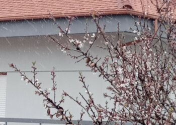 Μάρτης …γδάρτης: Ασθενής χαλαζόπτωση αλλα και νιφάδες στην Κοζάνη