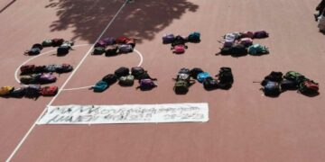 Κύμα αντίδρασης μαθητών για τα Τέμπη – Μαθητές 4ου Γυμνασίου Πτολεμαΐδας: “Μαμά συγνώμη, άργησα, αλλά δεν φταίω! -ΠΟΤΕ ΞΑΝΑ”