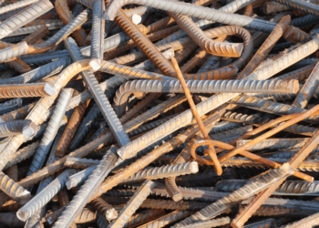 Αγγελία: Ιδιώτης αγοράζει παλιά σίδερα, μέταλλα, συσκευές και αναλαμβάνει καθαρισμούς ταρατσών