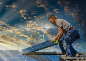 ΑΝΚΟ: Προδημοσίευση οδηγού του προγράμματος “Φωτοβολταϊκά στη Στέγη”