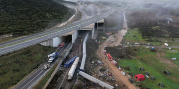Απολογία σταθμάρχη: "Όφειλα να αναφέρω στον μηχανοδηγό σε ποια γραμμή κινείται αλλά κι εκείνος έπρεπε να με ρωτήσει γιατί"