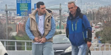 Θεσσαλονίκη: Συγκλονίζουν οι αστυνομικοί που έσωσαν τα δύο παιδάκια από το αυτοκίνητο: «Ήταν σαν νεκρά» -VIDEO