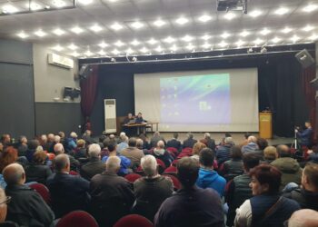 Πλήθος κόσμου στο Βελβεντό για το θέμα της Γέφυρας