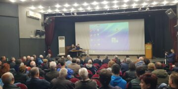 Πλήθος κόσμου στο Βελβεντό για το θέμα της Γέφυρας