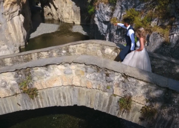 Δείτε το εντυπωσιακό βίντεο από τον γάμο του Κώστα και της Στέλλας από την Καστοριά