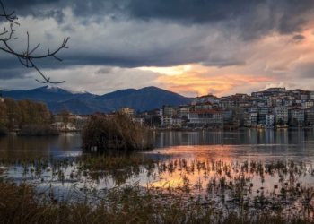 Η ξεχωριστή πρόταση γάμου του Βασίλη στην Ευαγγελία στην πανέμορφη Καστοριά