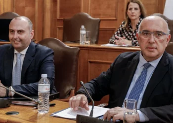 Ο Μητσοτάκης μοίρασε αρμοδιότητες του υπουργείου Μεταφορών σε Καραγιάννη και Παπαδόπουλο