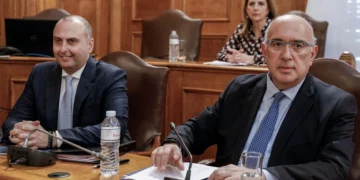 Ο Μητσοτάκης μοίρασε αρμοδιότητες του υπουργείου Μεταφορών σε Καραγιάννη και Παπαδόπουλο