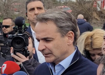 Μητσοτάκης από Λάρισα: Εγγυώμαι ότι θα μάθουμε τα αίτια της τραγωδίας – Θα κάνουμε ότι περνάει από το χέρι μας να μη ξανασυμβεί