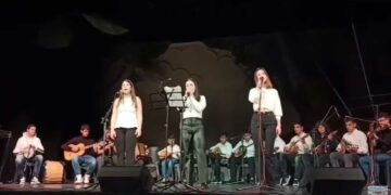 Ξεχωριστή εμφάνιση της παραδοσιακής ορχήστρας του Μουσικού Σχολείου Πτολεμαΐδας στην εκδήλωση μνήμης του Δ. Κοζάνης-VIDEO