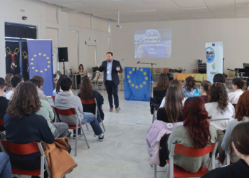 Ο Όμιλος Ενεργών Νέων Φλώρινας - Europe Direct Δυτικής Μακεδονίας στο Μουσικό Σχολείο Καστοριάς