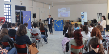 Ο Όμιλος Ενεργών Νέων Φλώρινας - Europe Direct Δυτικής Μακεδονίας στο Μουσικό Σχολείο Καστοριάς